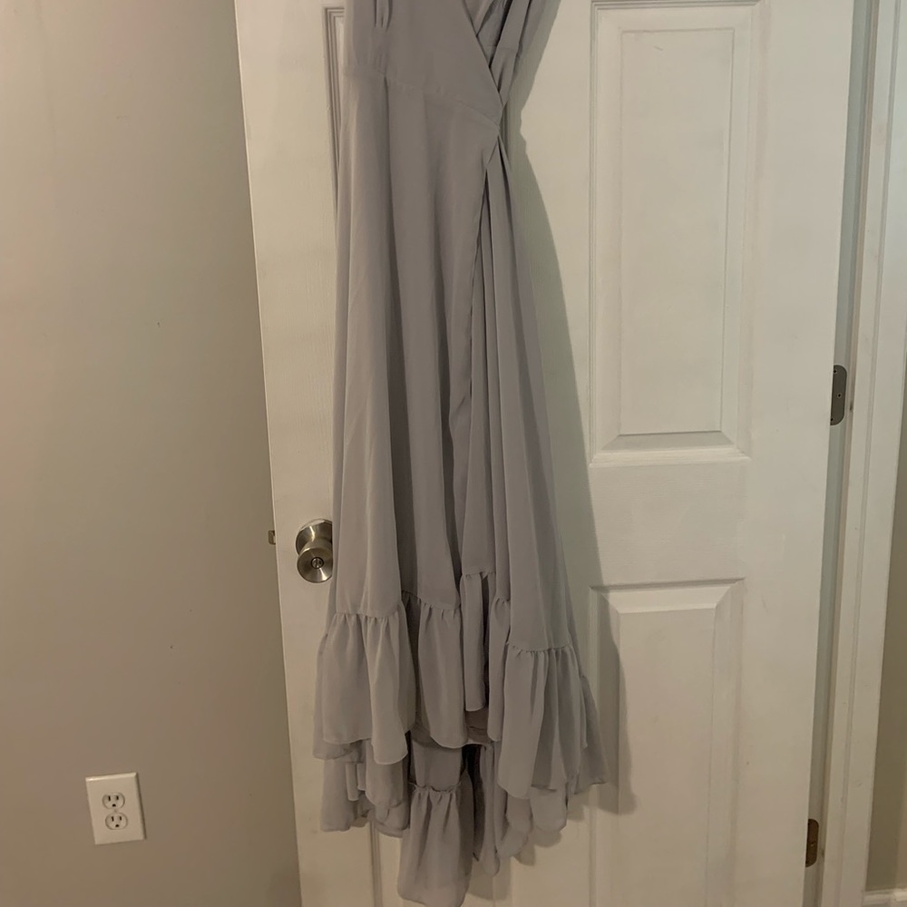 Grey ruffled lulus maxi - Picture 4 of 8